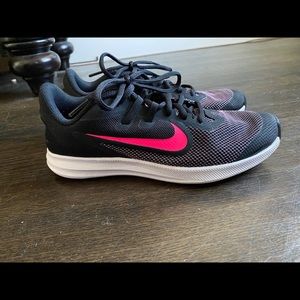 Girls nike revolution sneakers